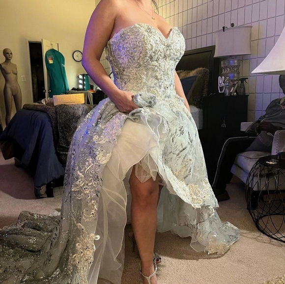 Gown - Picture 2 of 4